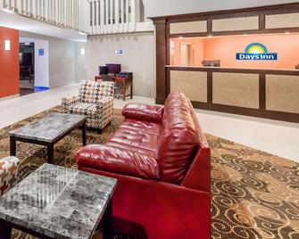 Days Inn by Wyndham West Des Moines - West Des Moines - Lobby