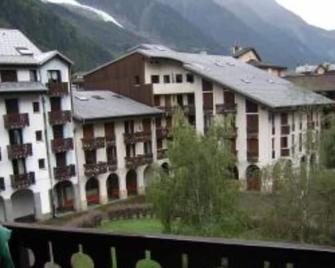 Apartment in Chamonix at Aiguille du Midi Departure - Chamonix - Building