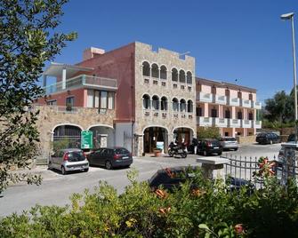 Albergo Residenziale Gli Ontani - Cala Liberotto - Building
