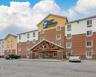 Extended Stay America Select Suites - Cleveland - Airport - Cleveland - Building