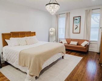 Garden Retreat Steps from Downtown Lewisburg - Lewisburg - Спальня