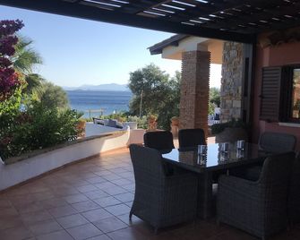 Quiet Location with Direct Beach access from our Garden! Perfect for families. - Nea Stira - Balcony