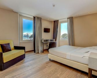 Hotel Tripoli - Desenzano del Garda - Bedroom