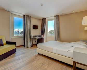 Hotel Tripoli - Desenzano del Garda - Bedroom