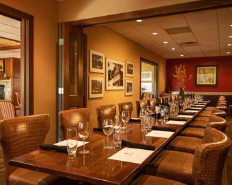 جيت واي هوتل آند كونفرنس سنتر - أميس - مطعم