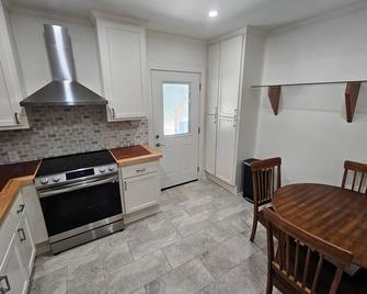 New build 1 bed apartment with full size bathroom and kitchen. - Denham Springs - Kuchyň