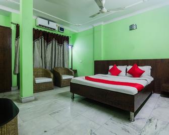 Oyo 27675 Hotel Am Palace - Nagaon - Bedroom