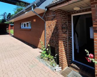 Fully equipped spacious holiday home with barbeque & garden - Rendsburg - Вигляд зовні