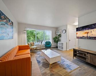 Sterling 1BD in Sterling Heights - Sterling Heights - Sala de estar