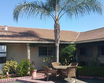 San Joaquin Motel - Merced - Patio