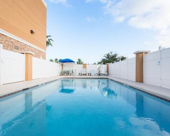 Holiday Inn Express & Suites Fleming Island - Orange Park - Pool