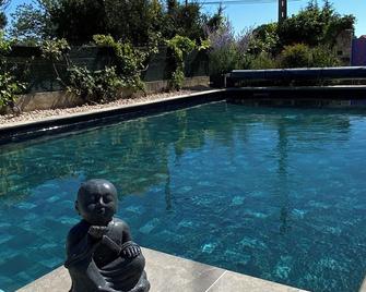 Provençal Studio, With Swimming Pool, Between Sea And Mountains, Quiet - Allauch