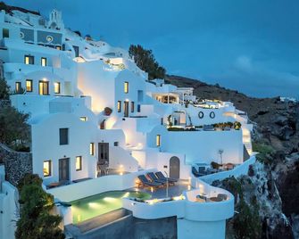 Ikies Santorini - Fira