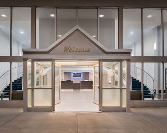 Baymont by Wyndham Des Moines North - דה מואן - לובי