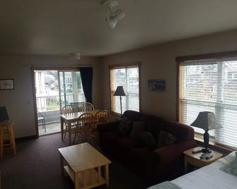 Sea Breeze Court - Cannon Beach - Salon