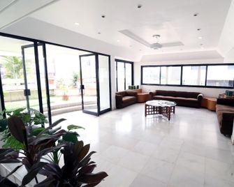 Hotel Foliage - Jamnagar - Lobby