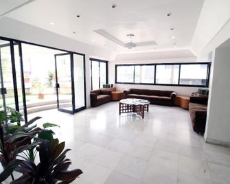 Hotel Foliage - Jamnagar - Lobby