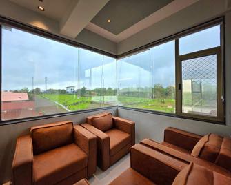 Relax Adventure Resort - Igatpuri - Вітальня