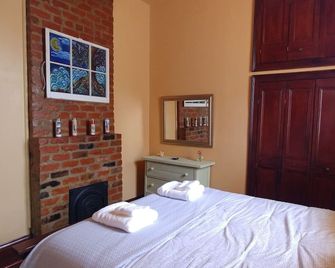 Watching the River Flow in Historic Holy Cross - Nueva Orleans - Habitación