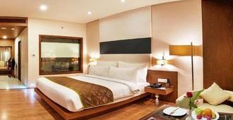 Narayani Heights Hotel and Resort - Gandhinagar - Bedroom