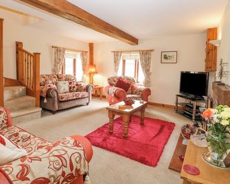 2 Stud Cottage - Norwich - Living room