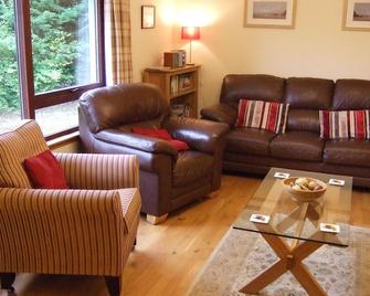 4 star detached cottage on edge of Kinlochewe Village and near Nature Reserve - Achnasheen - Living room