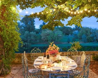 Villa Du Fleuve - Four Bedroom Villa, Sleeps 8 - Flaujagues - Patio