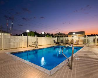 Quality Inn Thomasville-Northpark - Thomasville - Pool