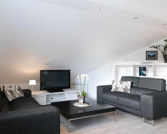 알레순트 에어포트 호텔 - 올레순 - 거실