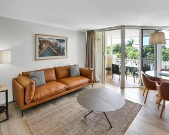 On the Beach Holiday Apartments - Trinity Beach - Sala de estar