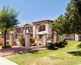 Americas Best Value Inn Phoenix/I-10 West - Phoenix - Toà nhà