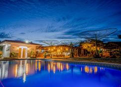 Panglao Village Court Apartments - เกาะปังเลา - สระว่ายน้ำ