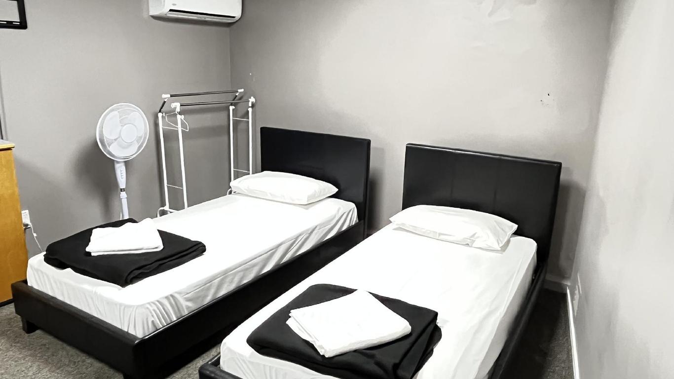 Hit Hostel