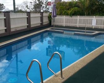 Golden Fountain Motel - Rockhampton - Piscina