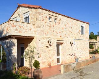 Rumpis Traditional House - Kampani - Building