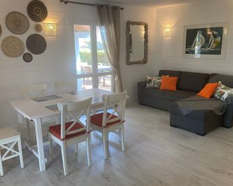 Charming chalet - Vacation village with swimming pool - 10 min from Saint-Tropez - Gassin - Salle à manger