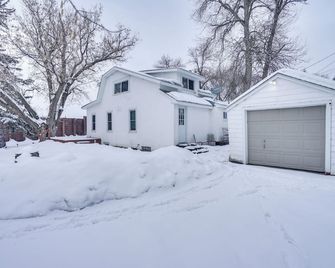 8 Mi to Downtown: Convenient Minneapolis Home - Minneapolis - Building