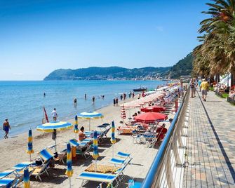 Villa Monte Enrico - Pool And Whirlpool - Happy Rentals - Camporosso - Beach