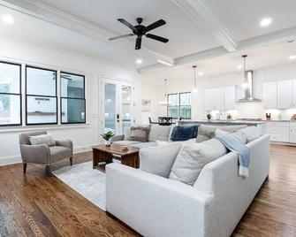 New Classy & Spacious Home in Downtown Atlanta - Atlanta - Living room