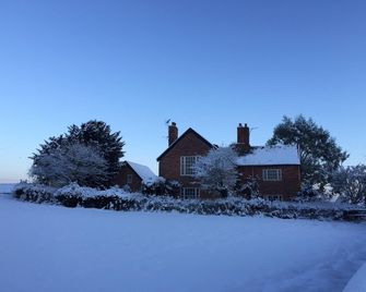 The Old Dower House - Whitchurch - Building