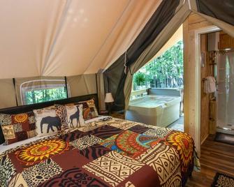 Safari Sun Glamping Tent - Hico - Habitación