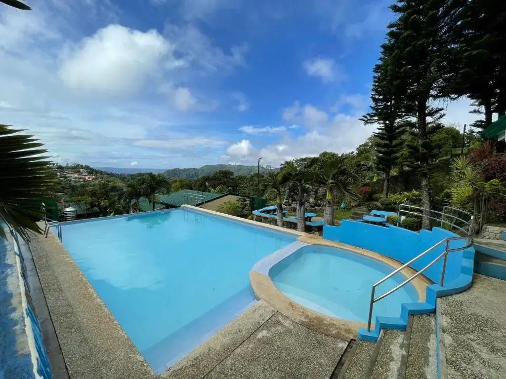 ليتل فولز إن