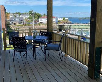 Amazing Views From Bay View Apartment At The Phoenix On Water Street - Eastport - Balcony