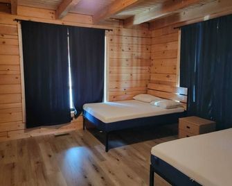 Family Cabin on Clear Creek - Crossville - Bedroom