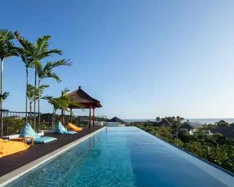 Atap Resort Canggu by Ini Vie Hospitality - North Kuta - Piscina