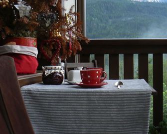 New apartment, overlooking the Dolomites a few miles from Cortina rent - Borca di Cadore - Balkon
