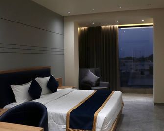 Dream Inn By Spring Tree - Surendranagar - Bedroom