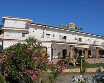 La Perla Hotel - Sant’Anna Arresi - Gebäude