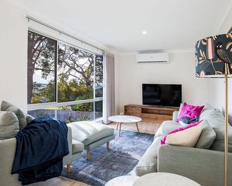 Windansea Cottage Pet Friendly Ocean Glimpses - Vincentia - Salon