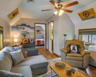 Upstate New York Home Near Snowmobiling And Atving! - Lyons Falls - Sala de estar